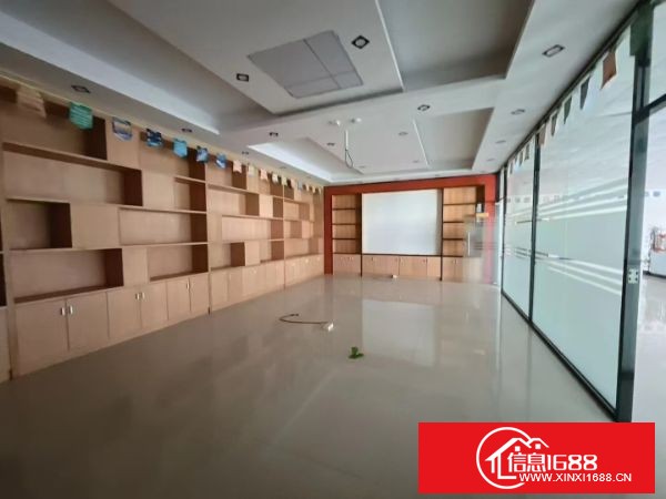 东莞虎门镇怀德原房东独门独院 厂房1-2层4000 宿舍2栋1200 合计面积：5200平方，可分租