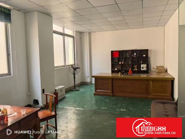 东莞长安乌沙大润发 三楼整层实际面积650平，2间办公室，车间水电齐全。2吨电梯。