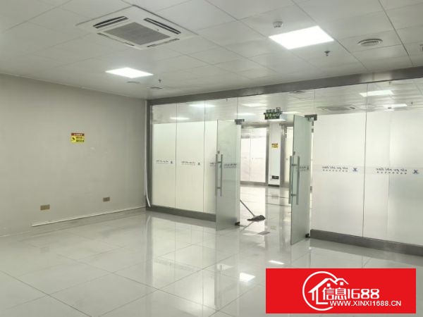 塘坑地铁口产业园新出三楼1200平米 电商，培训，办公，现成办公室水电装修