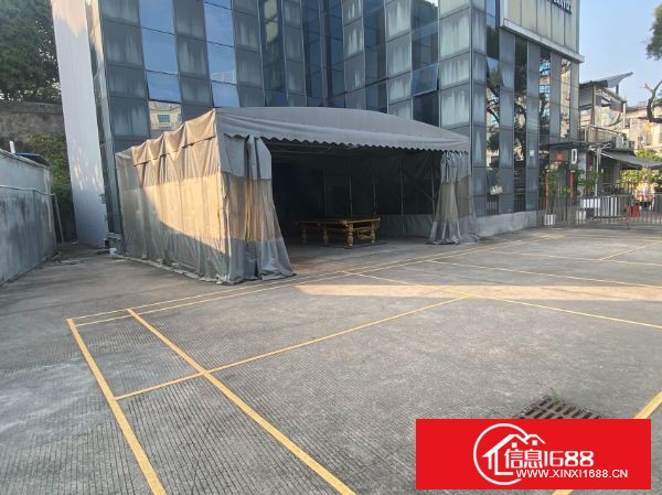 坂田地铁口100米距离。 独门独院办公室1～3楼， 每层350平，共约1050平，独立的院子，可分租