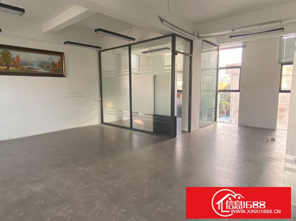 坂田地铁口100米距离。 独门独院办公室1～3楼， 每层350平，共约1050平，独立的院子，可分租