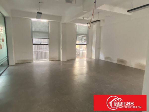 坂田地铁口100米距离。 独门独院办公室1～3楼， 每层350平，共约1050平，独立的院子，可分租