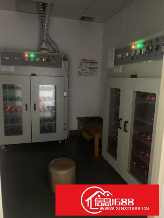 坂田地铁口新出楼上350平带装修厂房出租，有办公室和生产车间