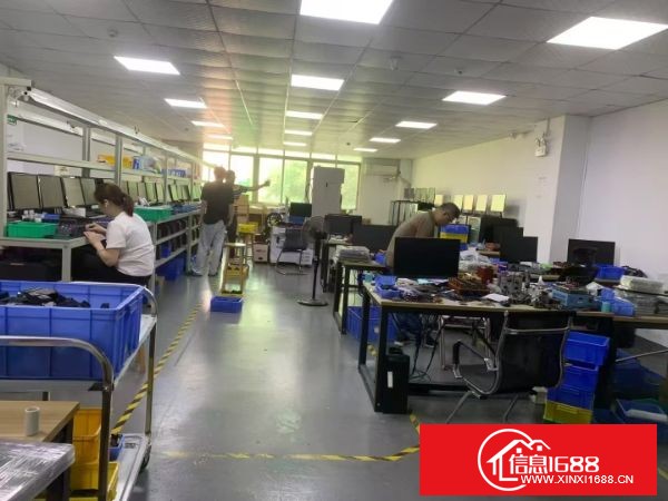 坂田地铁口新出楼上350平带装修厂房出租，有办公室和生产车间