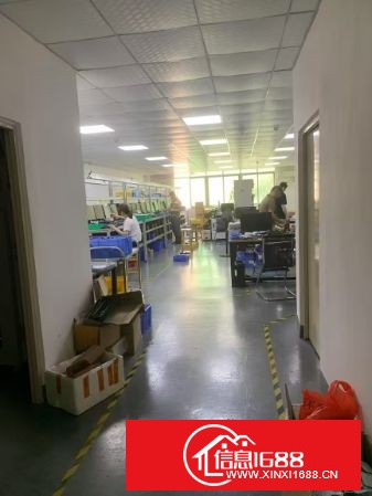 坂田地铁口新出楼上350平带装修厂房出租，有办公室和生产车间