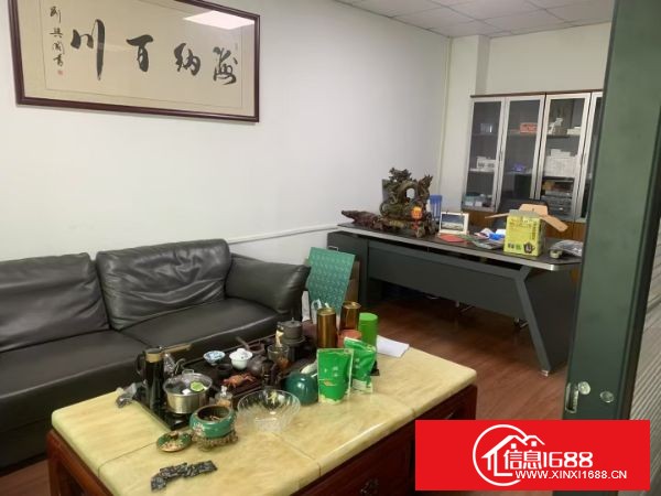 坂田地铁口新出楼上350平带装修厂房出租，有办公室和生产车间