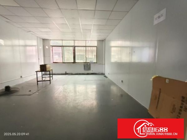 东莞塘厦林村一楼出租800 平米， 现成装修水电齐全，没有转让费