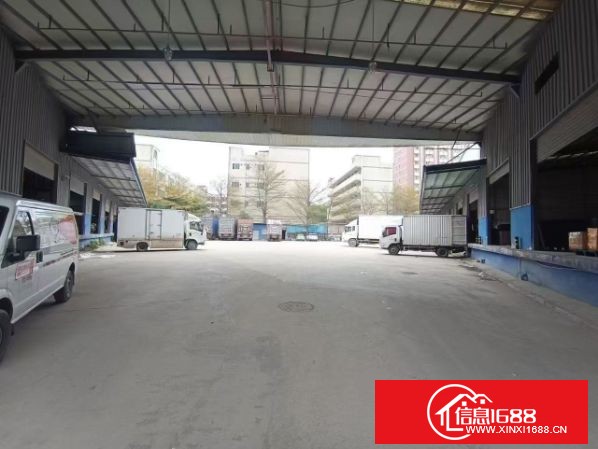 观澜梅观高速口旁物流园新出一楼1500平，带卸货平台，门口空地超级大