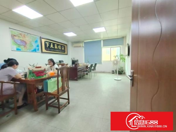 石岩新出现成贴片厂760平，4间独立办公室，长条户型，中间无柱子使用率高