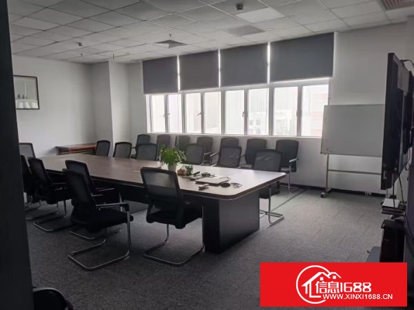 坪山大工业区新出楼上精装修厂房 面积3500平，现成无尘车间 水电，家具，办公家私齐全