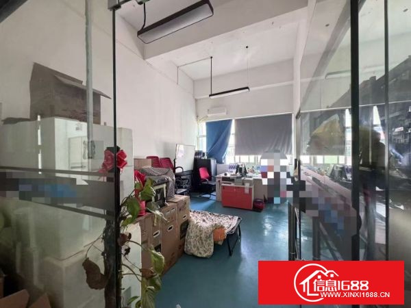 龙华大浪一手房东楼上600平方，现成办公室装修＋车间（仓库），租金美丽