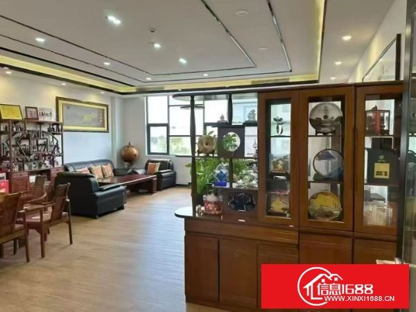 福永地铁口零距离新出无尘车间1500平方，豪华装修，水电齐全拎包入住，无转让费！