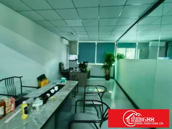 福永下十围机场旁边新出一楼456平，带装修办公室，适合物流仓库。