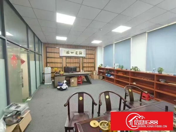 东莞长安沙头南区，3楼，整层1000平，现成精装修，水电齐全，园区形象好，交通方便