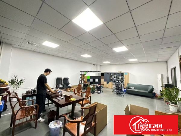 龙华大浪南路主干道旁原房东直租1000平，带装2间办公室，仓库区，生产区，线路齐全，可直接拎包办公！ 园区空地大，停车位充足！