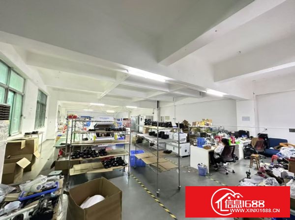 龙华大浪南路主干道旁原房东直租1000平，带装2间办公室，仓库区，生产区，线路齐全，可直接拎包办公！ 园区空地大，停车位充足！