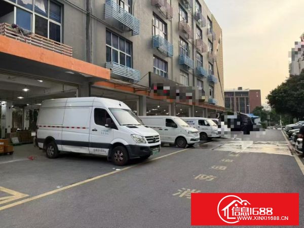 龙华红本厂房新出一楼1480平，前后共14个超大卷帘门，非常适合国际物流，大件物流仓储，展厅等