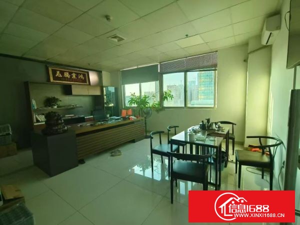 观澜松元轻轨旁原房东 楼上1400平米一整层 带装修办公室，有无尘车间 园区形象好，已电改。