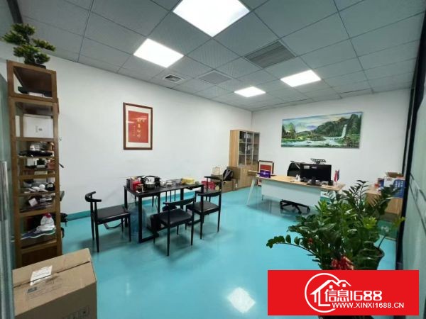 光明区田寮原房东工业园区，5楼整层1800㎡厂房出租，3吨货梯，豪华装修，大气前台