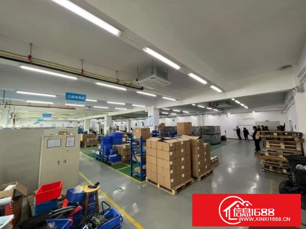 光明区田寮原房东工业园区，5楼整层1800㎡厂房出租，3吨货梯，豪华装修，大气前台