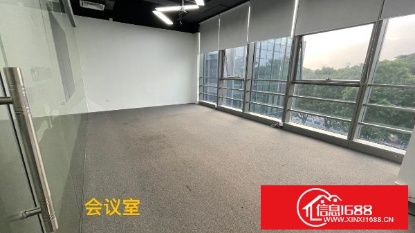 坂田 华为地铁口，开发商直租，出租基础参数   面积：550.61平方米，另一套625平方米， 格局：6+1，可分租