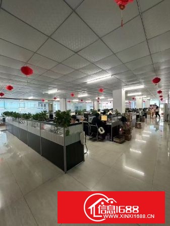 坂田地铁口 电商园 面积：360平方，格局：4+1 精装办公室带隔间，落地窗，可分租