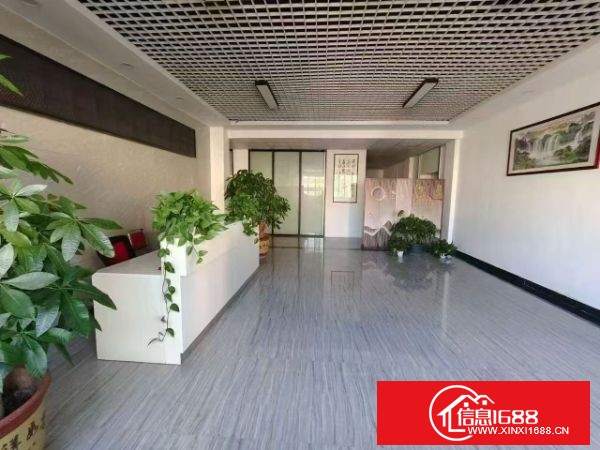 公明楼上1300平新出大气前台精装办公室和吊顶车间，水电齐全拎包入住，园区免费停车
