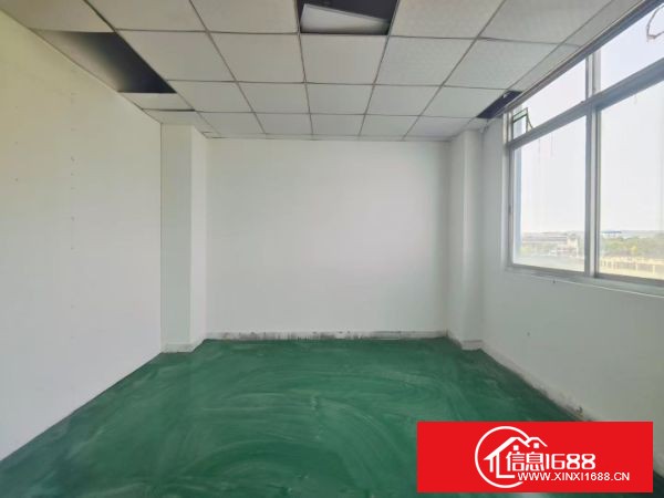 东莞虎门大板地三楼1500平米 租金15元电梯2吨 车间四面彩光，四楼面积免送需要类似的随时带看，大小分租