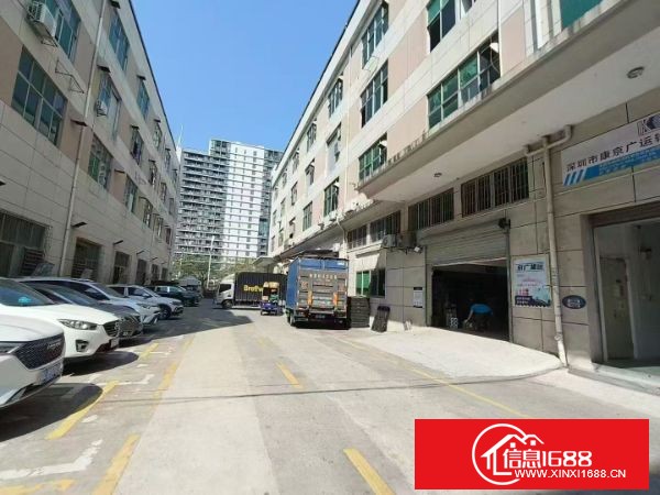 福永和平新出一楼900平物流仓库，阁楼精装办公室免费送，空地超大，方便货车进出，拎包入驻，大小可以分租