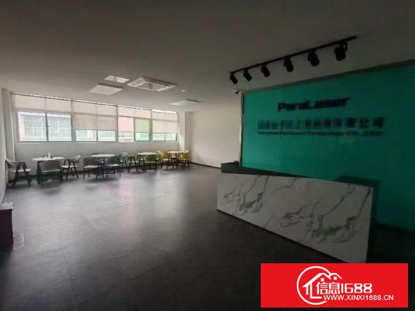 观澜章阁新出楼上整层1780平米，精装修，前台办公区车间水电齐全，领包入住，3吨大电梯，园区环境优美，交通便利，可分租