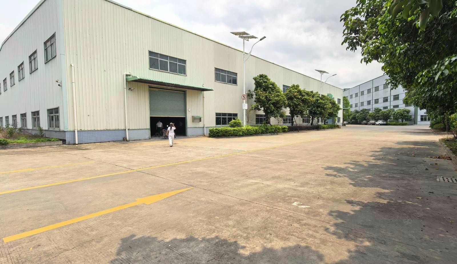 (出租) 出租:大岭山镇新出原房东钢结构厂房2000平方,带精装修办公