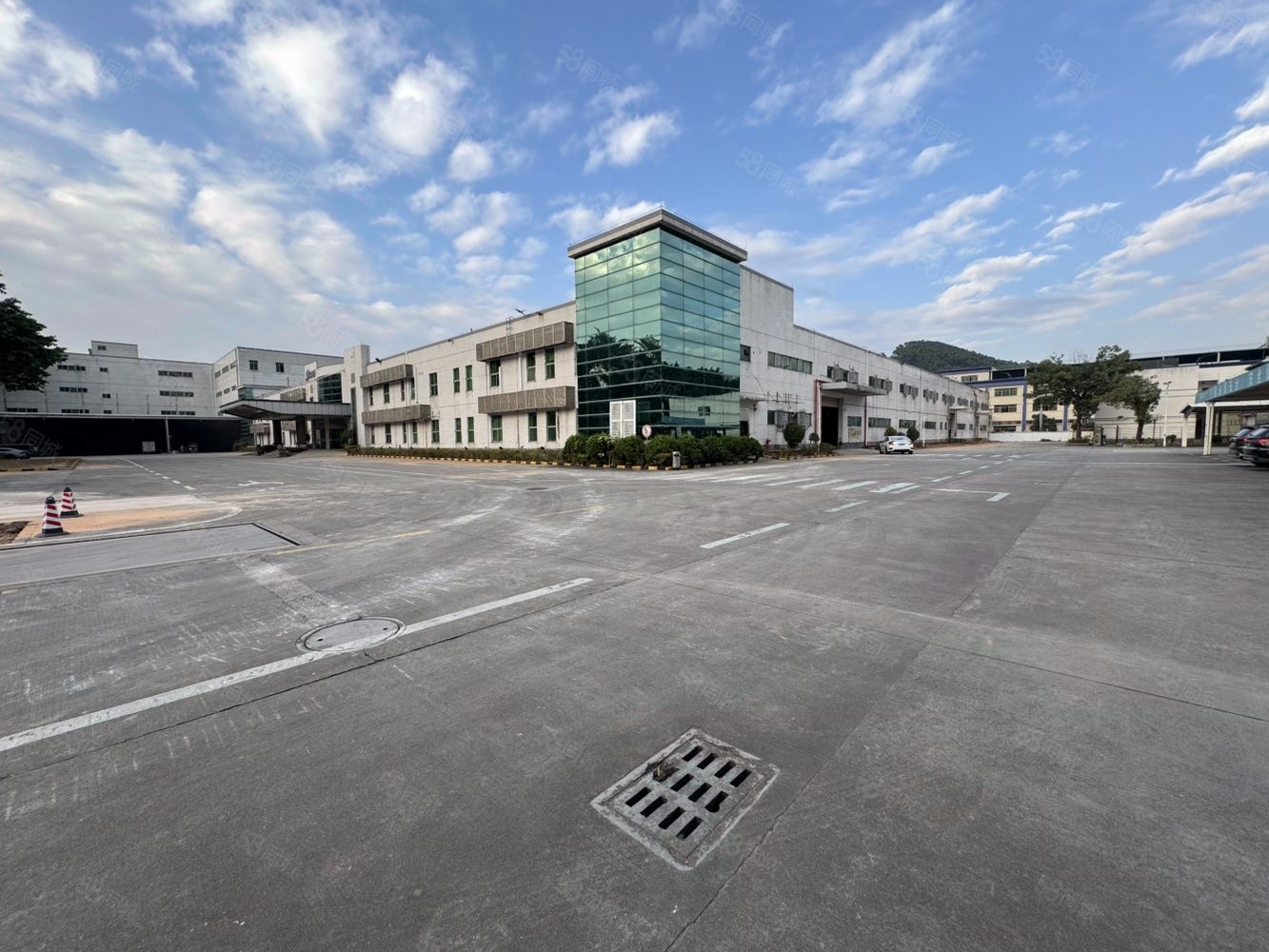 (出租) 出租：大岭山镇新出独门独院厂房8000平方，精装修办公室