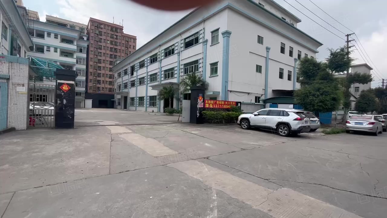 (出租) 大岭山原房东精装无尘带行车一楼到三楼各1000平独院厂房出租