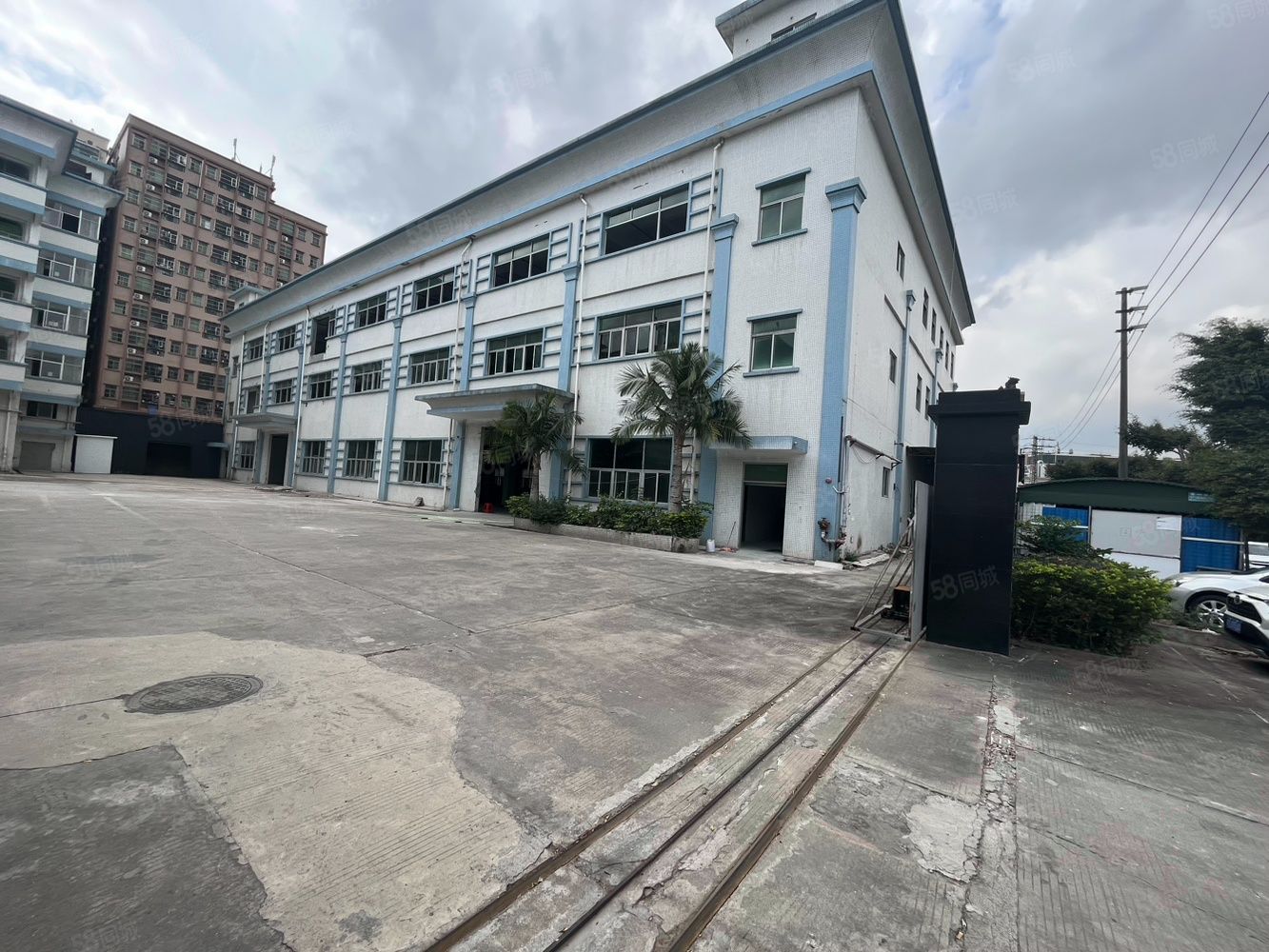 (出租) 大岭山原房东精装无尘带行车一楼到三楼各1000平独院厂房出租