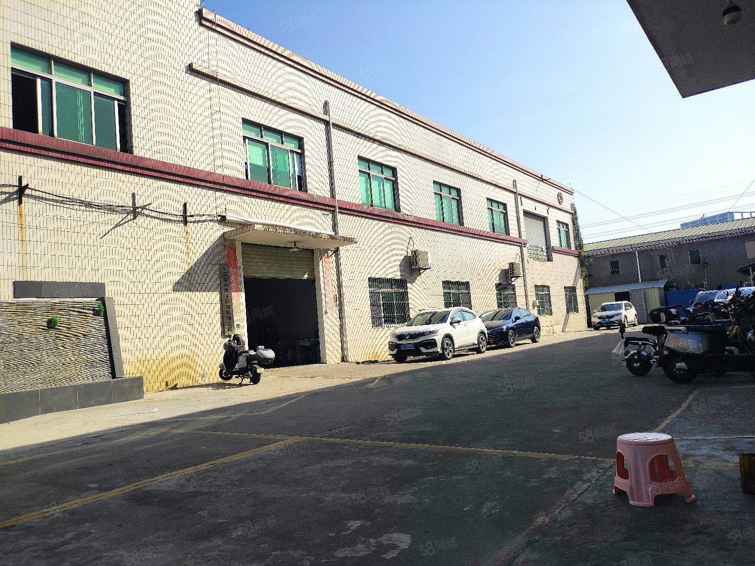 (出租) 大岭山镇新出工业园标准1楼800平米，水电齐全。