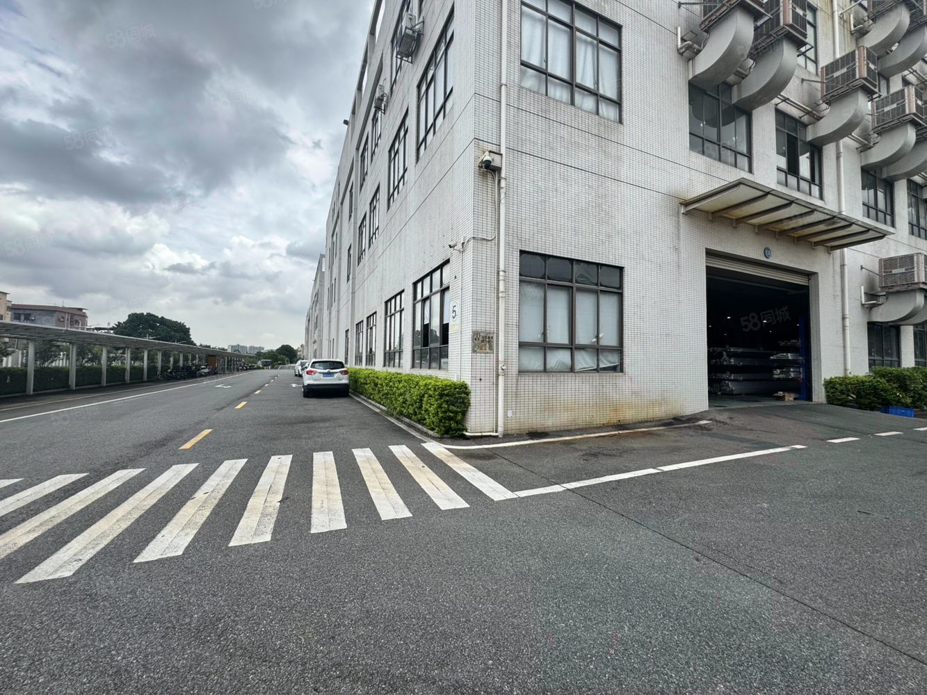(出租) 可隔独院大岭山上市公司三层独栋厂房出租有红本工业用地临近高速