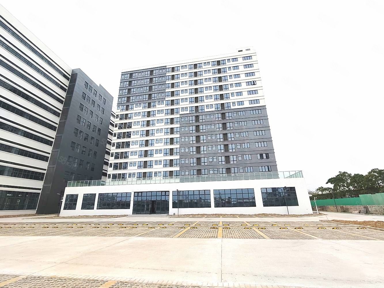 (出租) 大岭山一手房东全新独院厂房出租，超大电梯证件齐全，带卸货平台