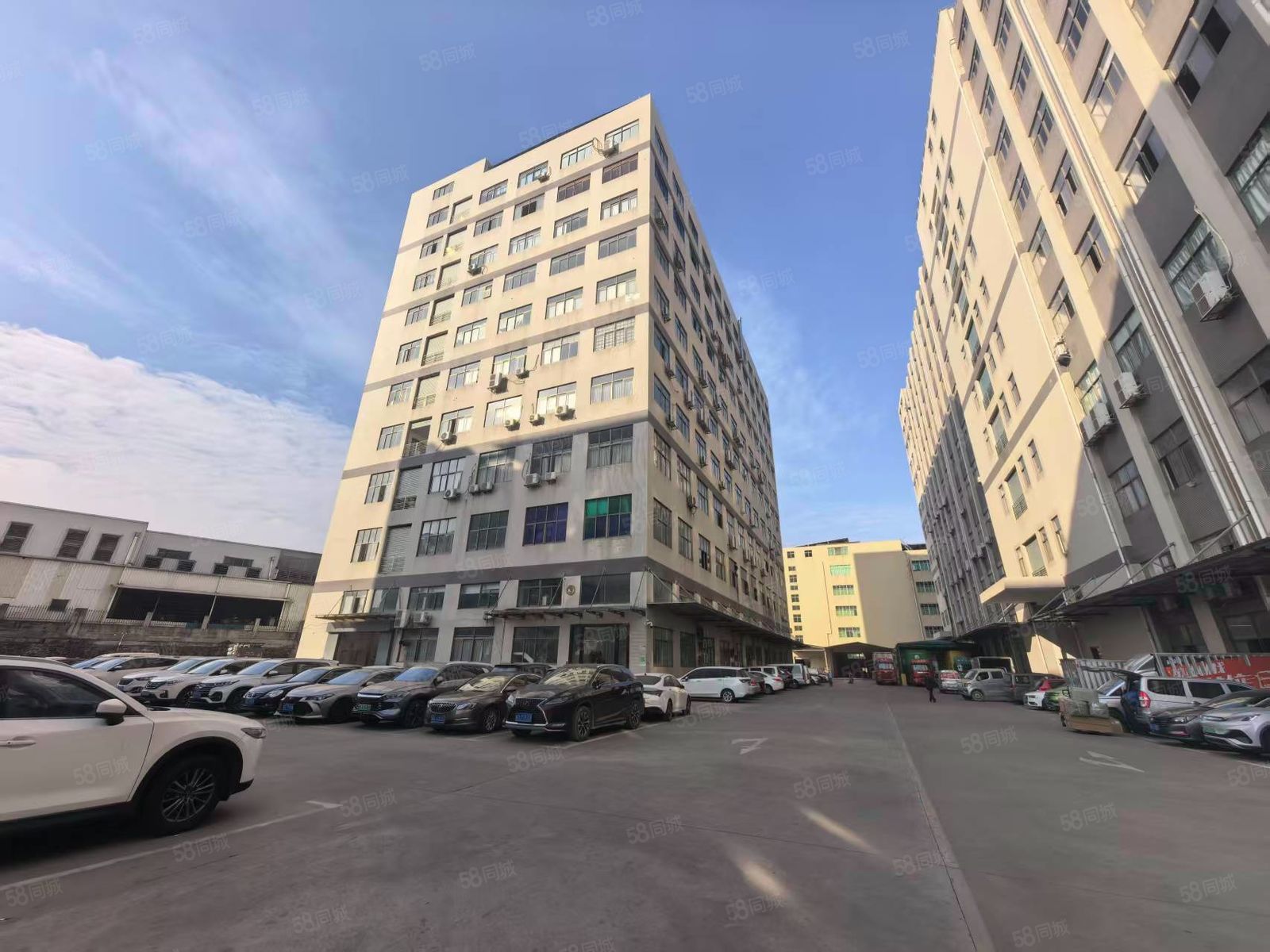 (出租) 大岭山杨屋原房东工业园分租3楼1200平米，水电齐全。低价租