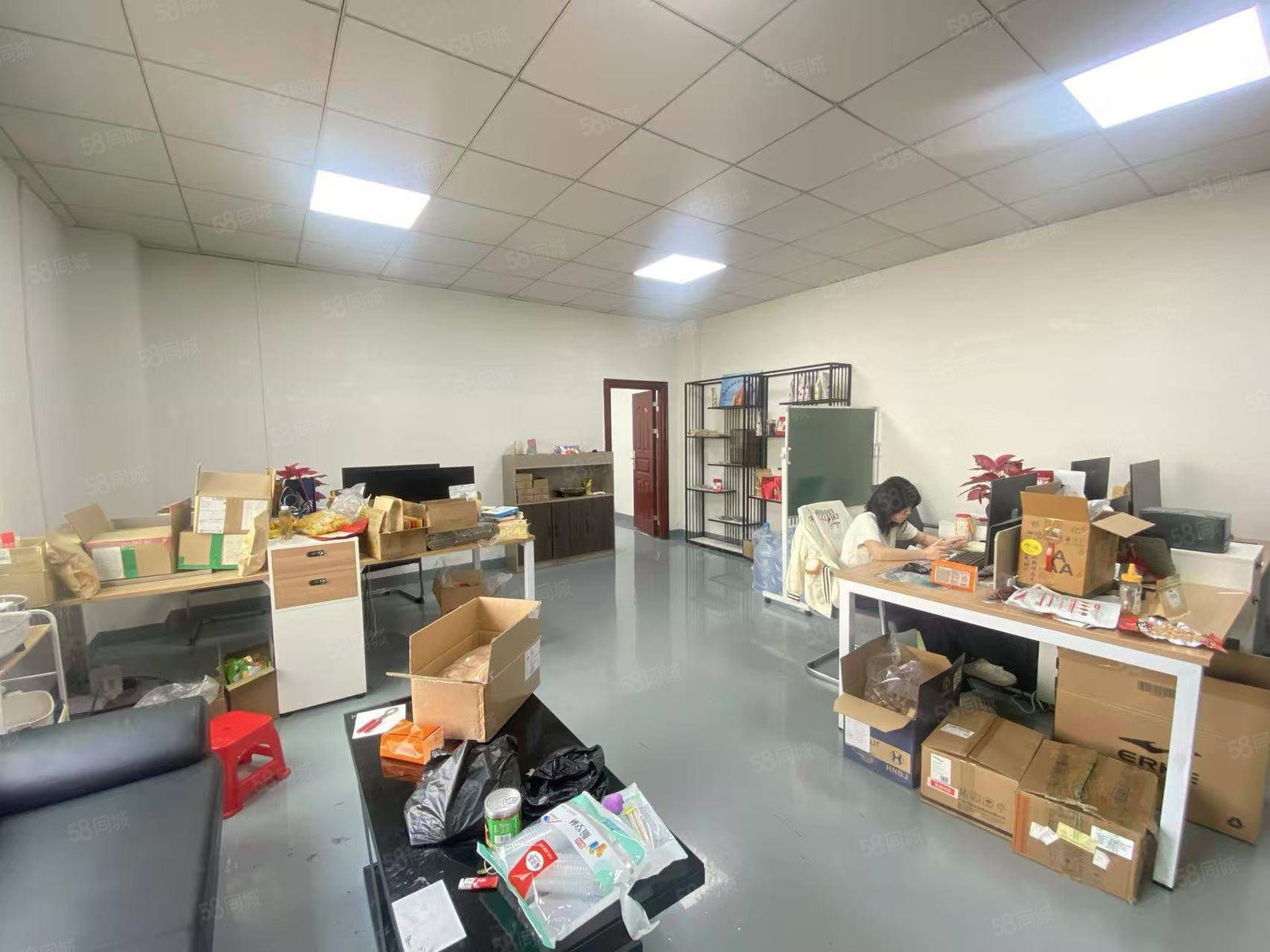 (出租) （精装修550方3楼）大岭山颜屋村楼上厂房出租办公室带地坪漆