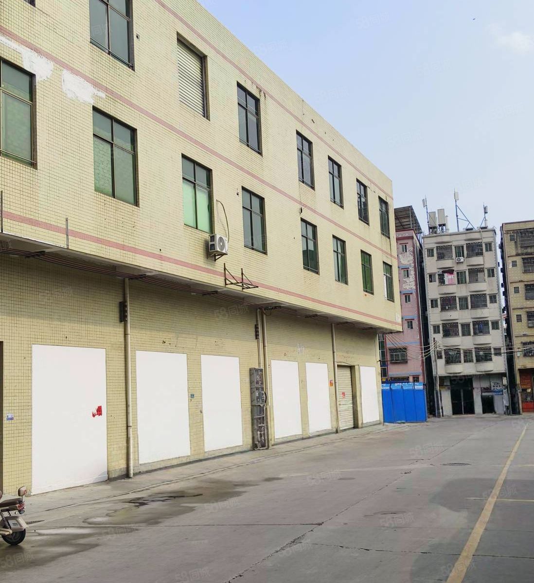 (出租) （独栋2600方）可分租，大岭山新出三层厂房，一楼带航车办公