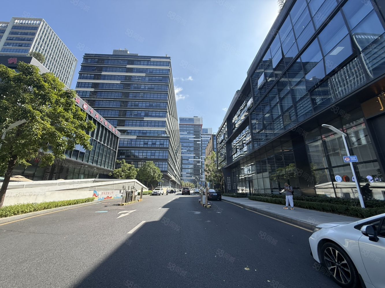 (出租) 凤岗京东重工业可上楼的厂房招租电费0.8元大小面积可分租