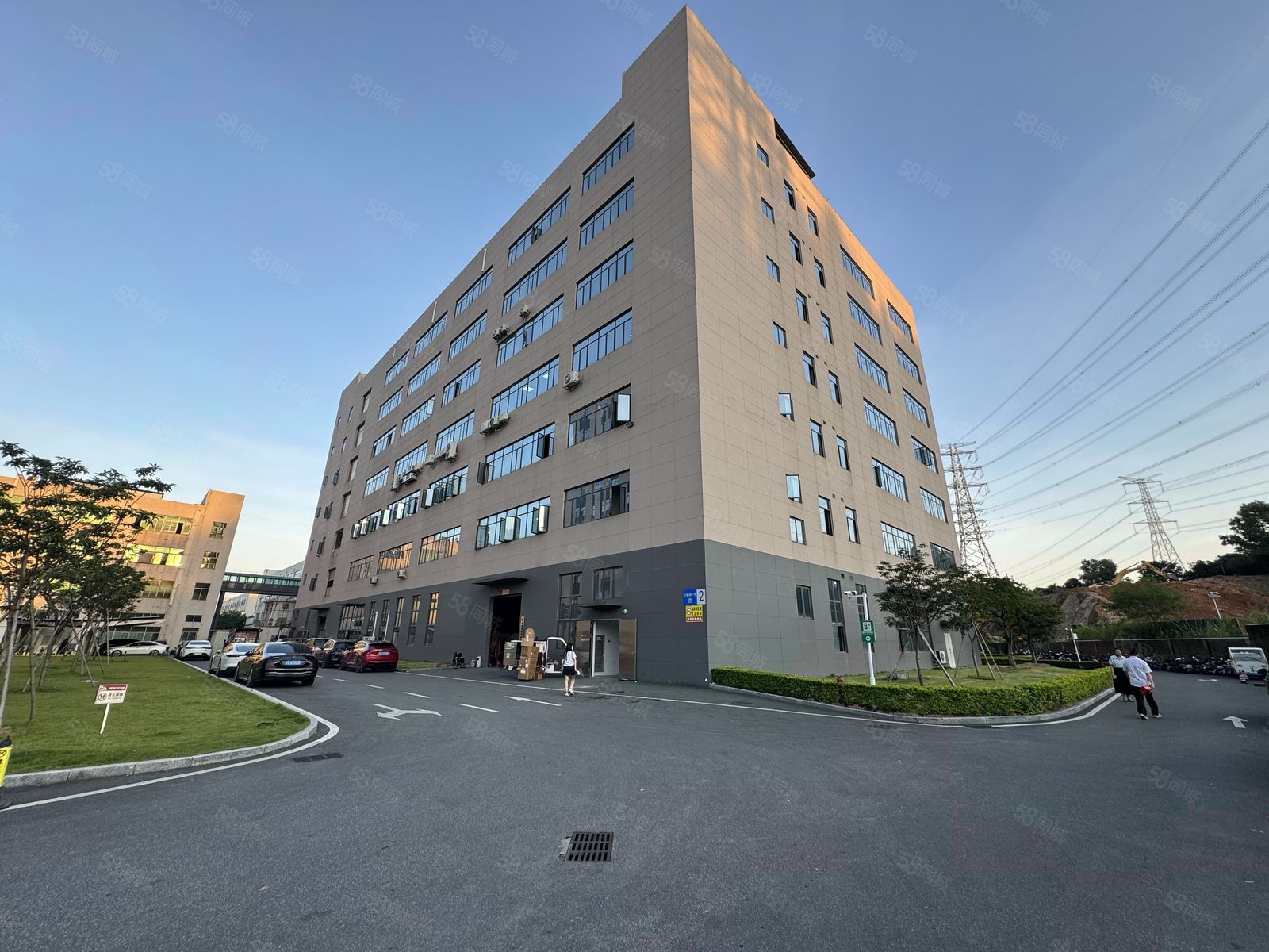 (出租) 凤岗五联原房东楼上3000平厂房仓库出租,现成装修拎包生产