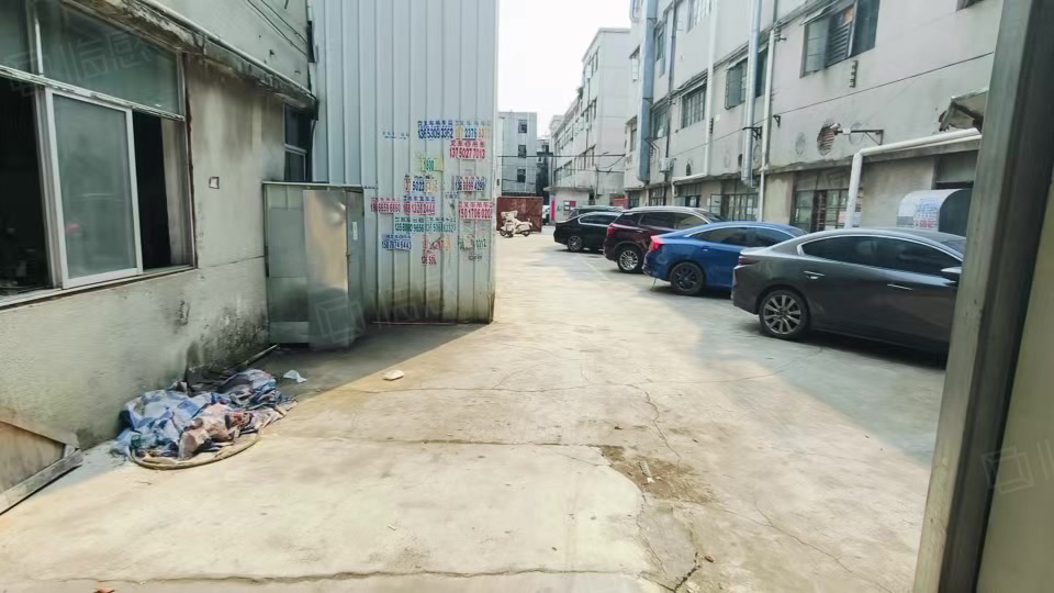 (出租) 凤岗油甘埔300平一楼便宜出租 五金注塑模具加工 水电齐全