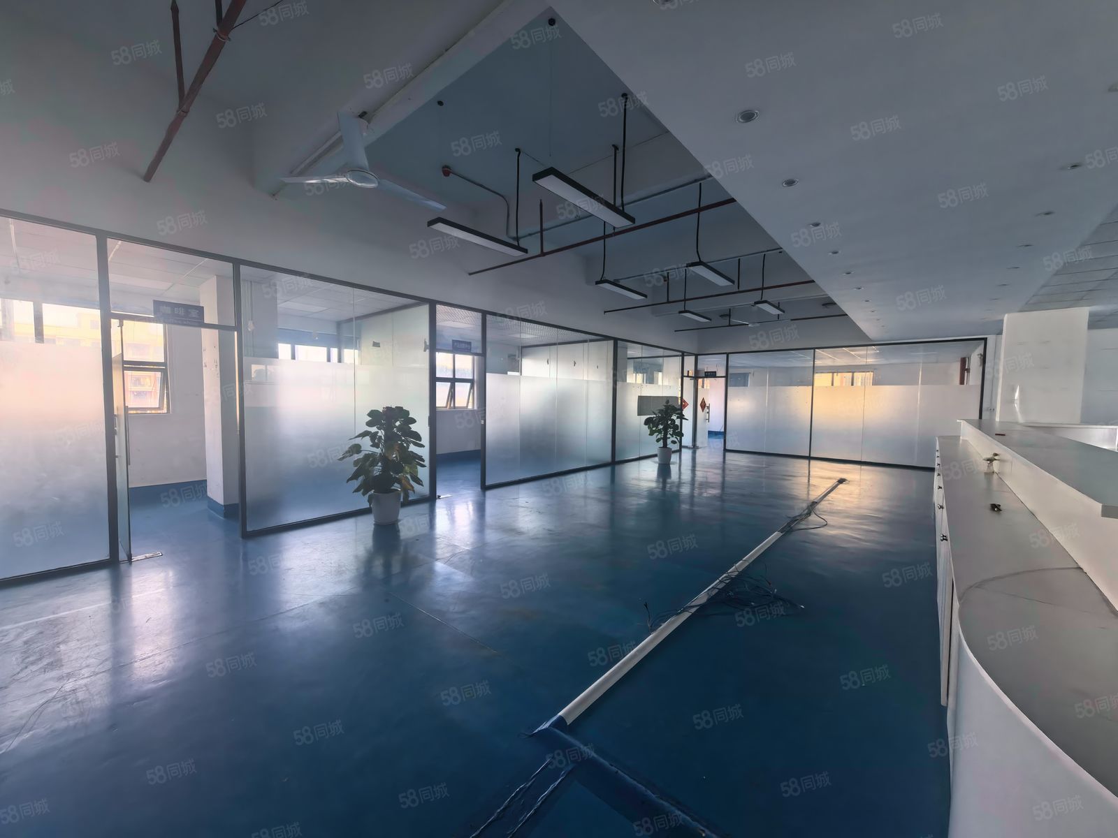 (出租) 凤岗汽车站附近楼上精装修厂房出租650平 适电子包装玩具手袋
