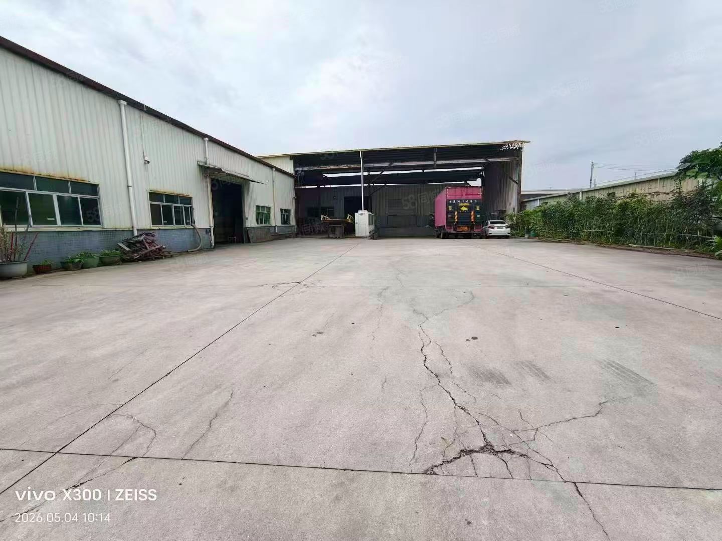 (出租) 凤岗镇单一层独门独院7米高钢构厂房仓库无公摊出租，带卸货平台