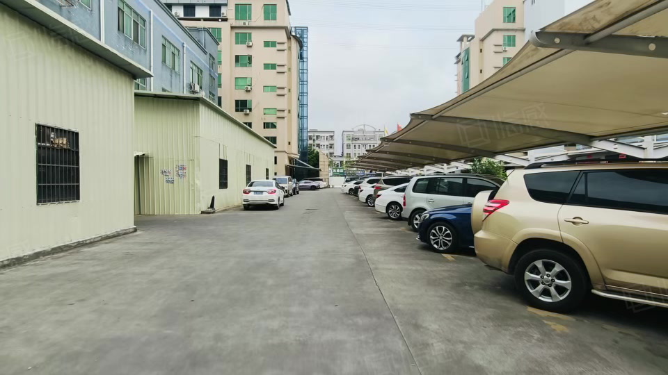 (出租) 凤岗五联钢构260平带隔间办公室出租 适合冲压 模具 仓库等