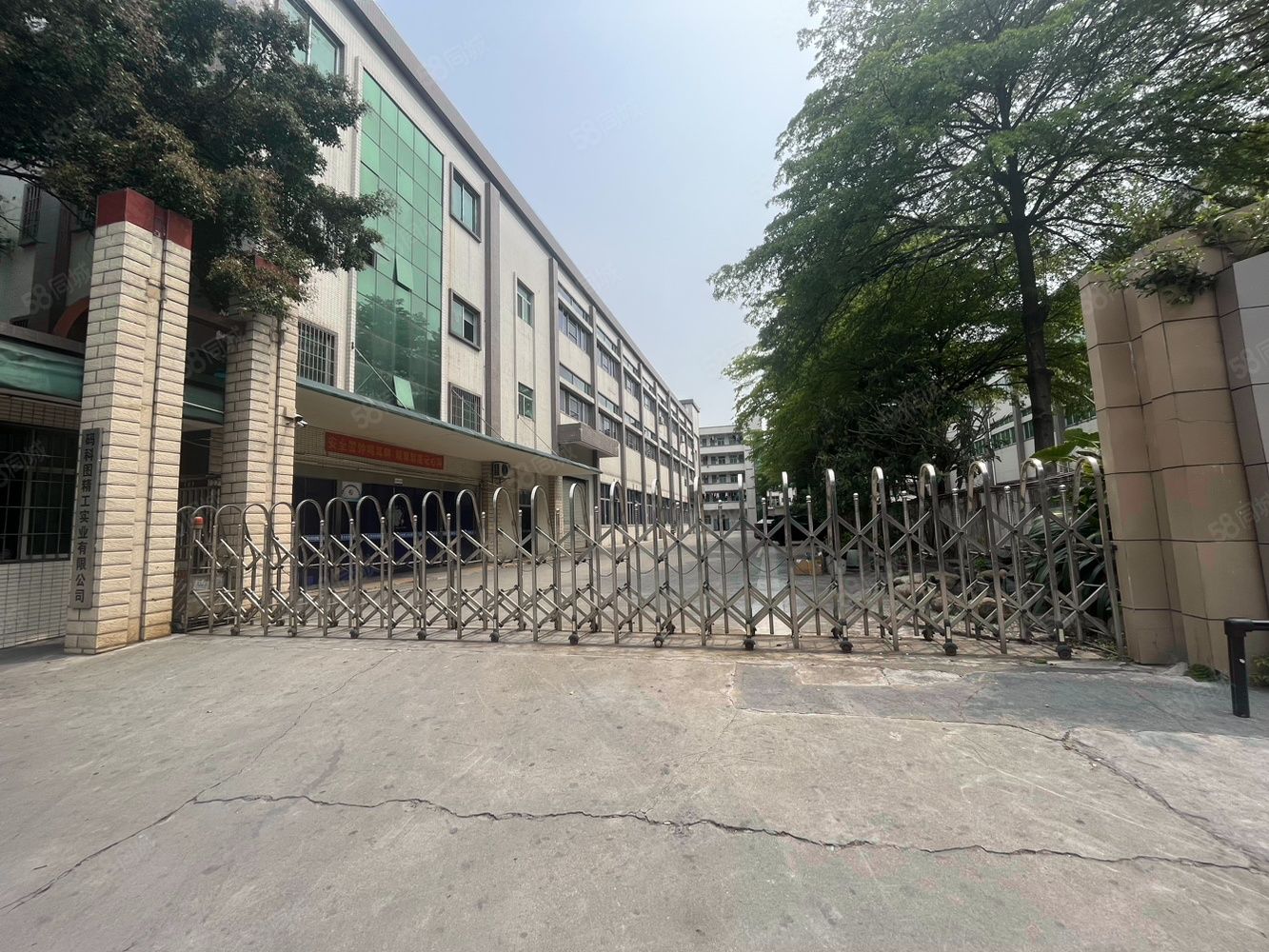 (出租) 凤岗原房东精装无尘带行车一楼到三楼各2000平米独院厂房出租