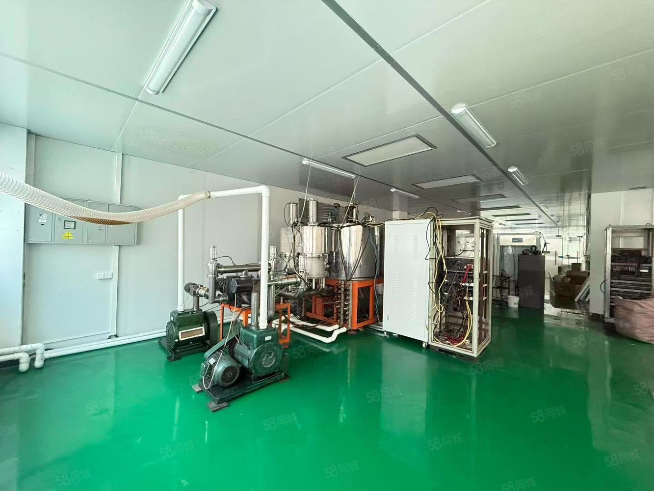(出租) 凤岗新出厂房二楼252平方 现成装修 拎包入住。电梯2吨