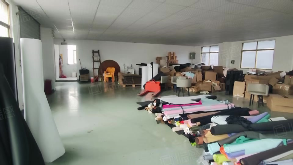 (出租) 凤岗可做手袋 毛刷 制衣 玩具楼上厂房650平出租 现成装修