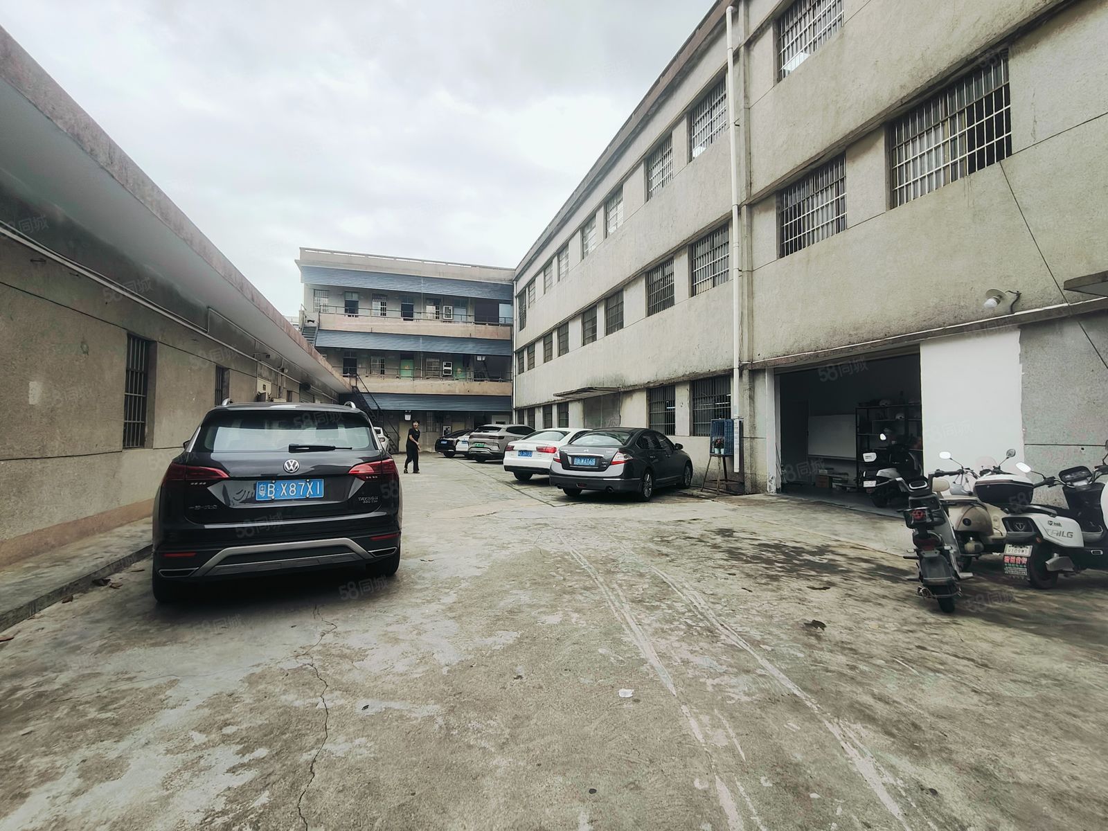 (出租) 凤岗可做手袋 毛刷 制衣 玩具楼上厂房650平出租 现成装修